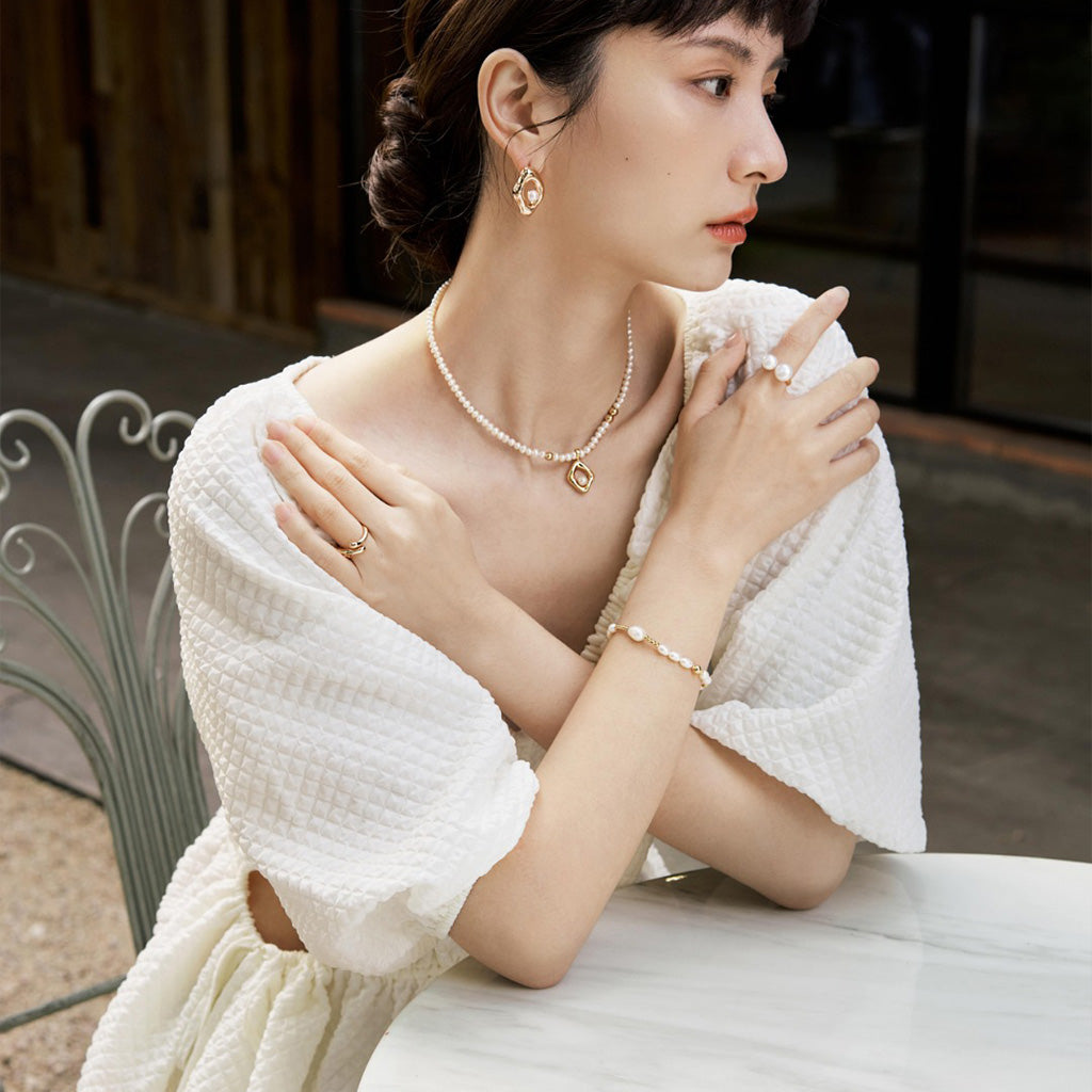 Asymmetrical Pearl Pendant Necklace in 925 Silver