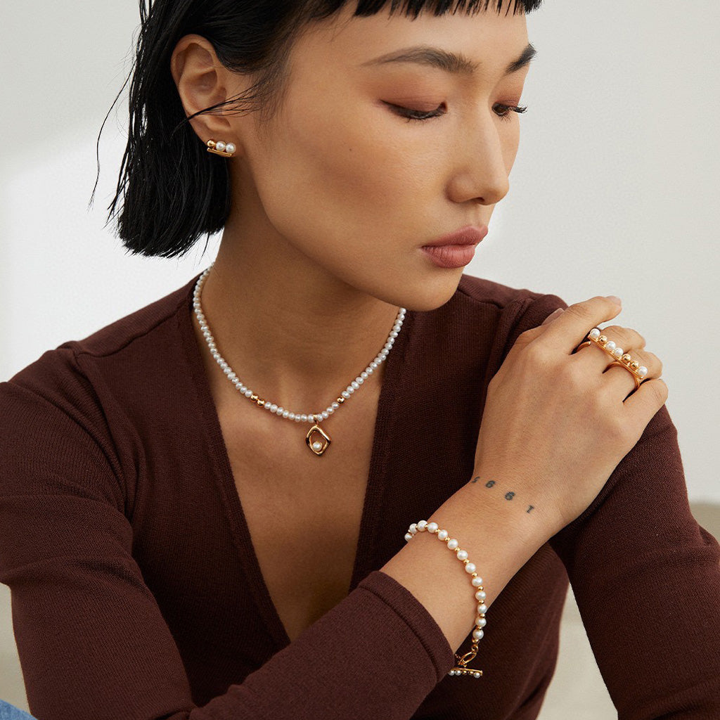 Asymmetrical Pearl Pendant Necklace in 925 Silver