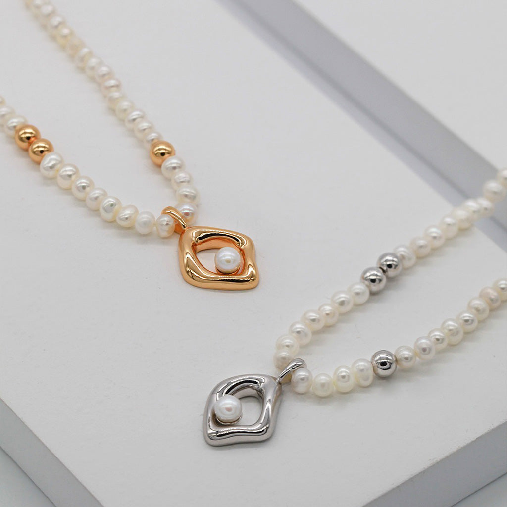 Asymmetrical Pearl Pendant Necklace in 925 Silver