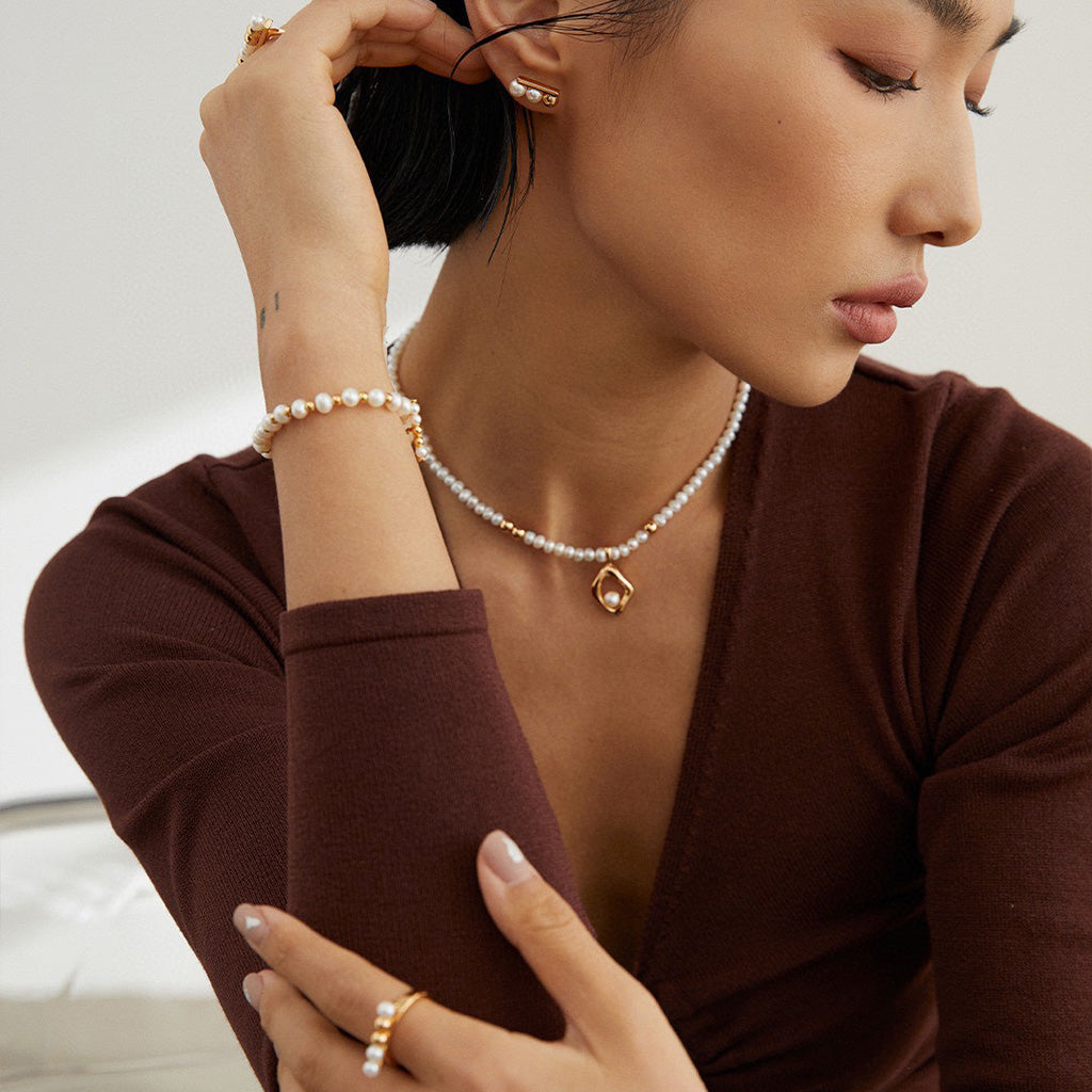 Asymmetrical Pearl Pendant Necklace in 925 Silver
