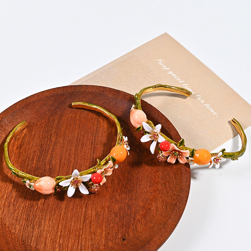 Floral Enamel Open Bracelet – Retro Chic Design with Vibrant Blossom Accents
