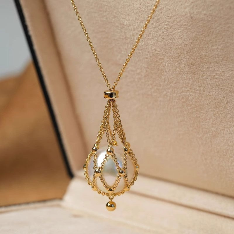 Vintage Golden Pearl Pendant Necklace – Retro Palace Style with Elegant Net Design