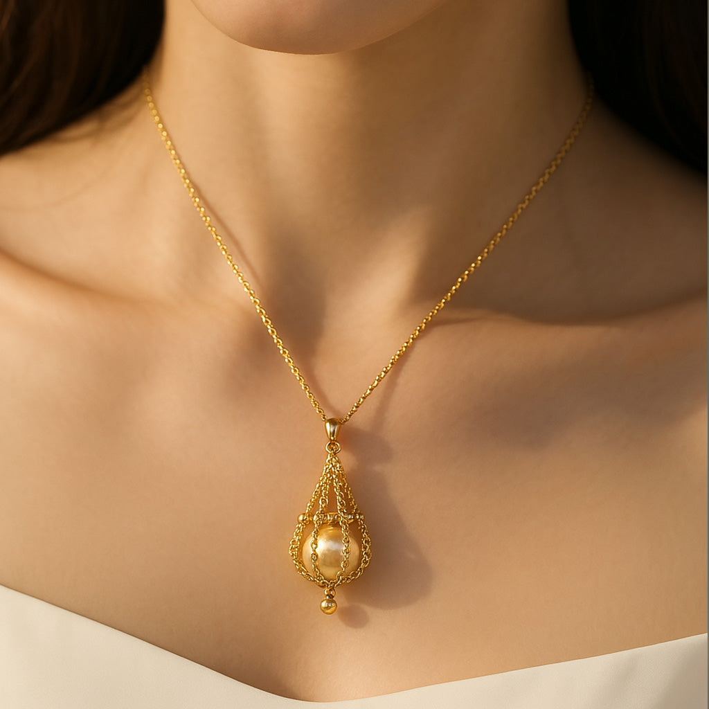 Vintage Golden Pearl Pendant Necklace – Retro Palace Style with Elegant Net Design