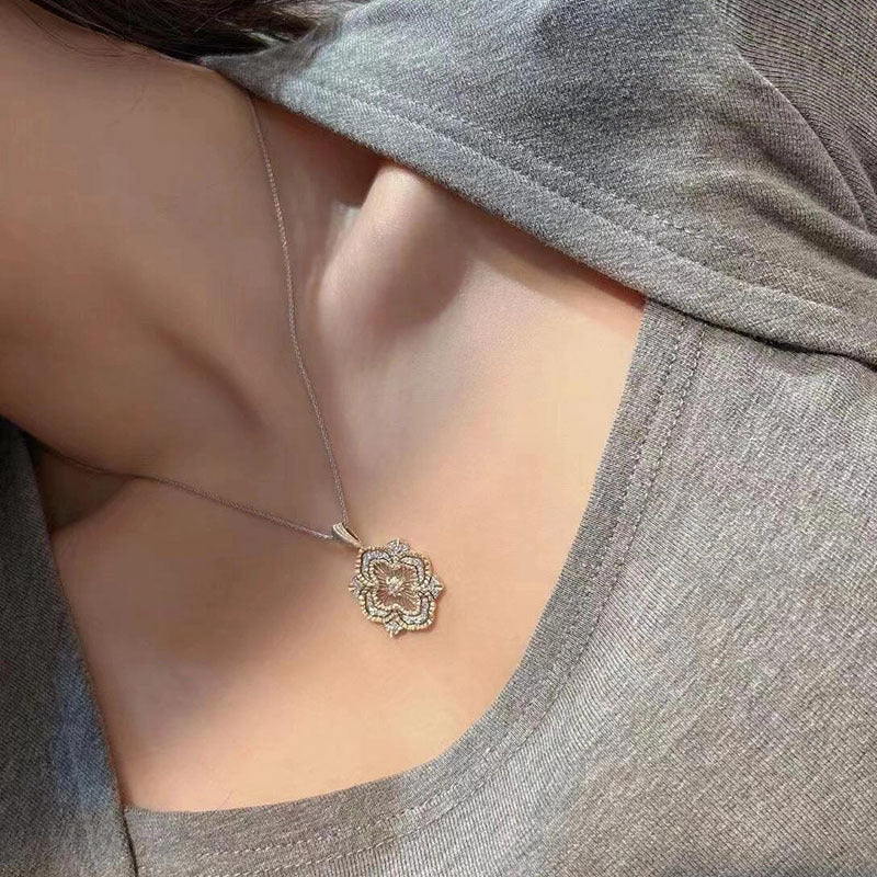 Elegant Gold Four-Leaf Clover Necklace with Diamonds – A Symbol of Luck and Luxury