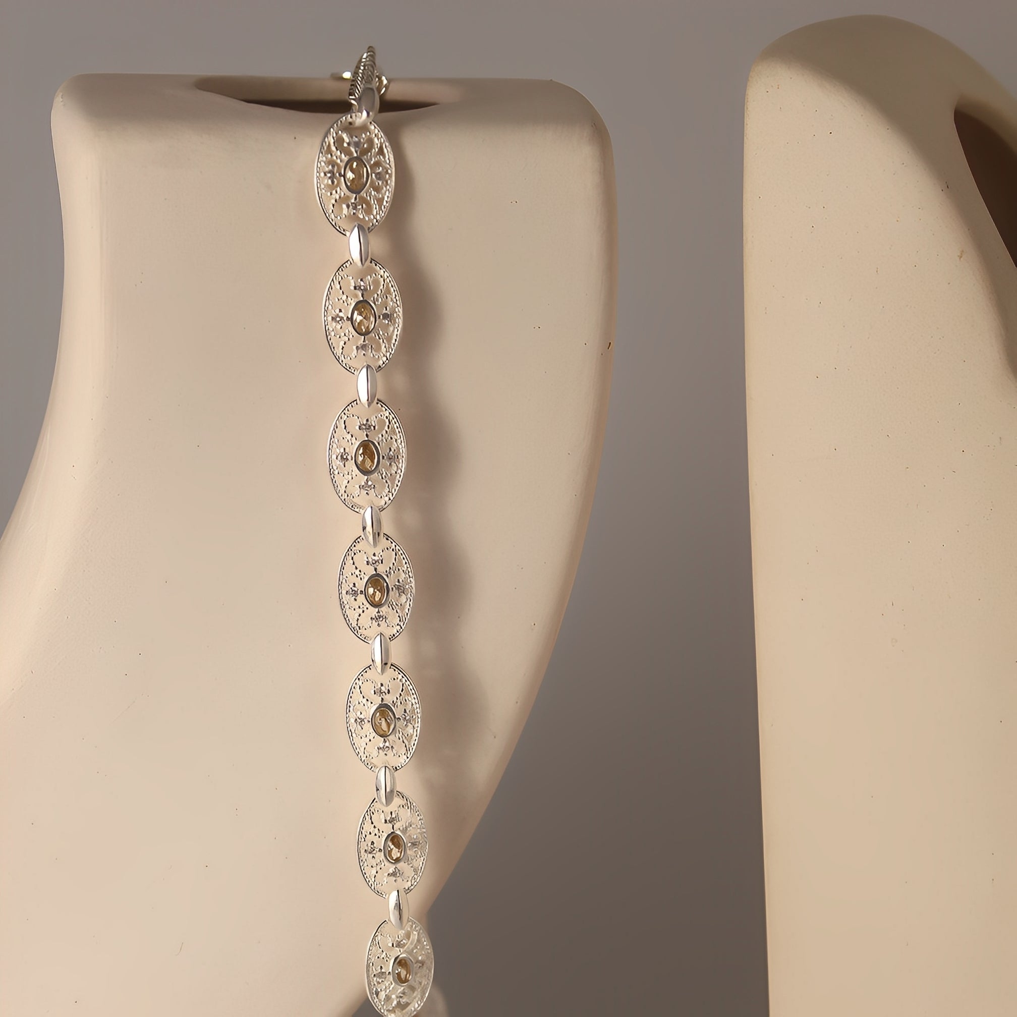 Weaving Light Necklace – A Classic Filigree Masterpiece of Timeless Elegance