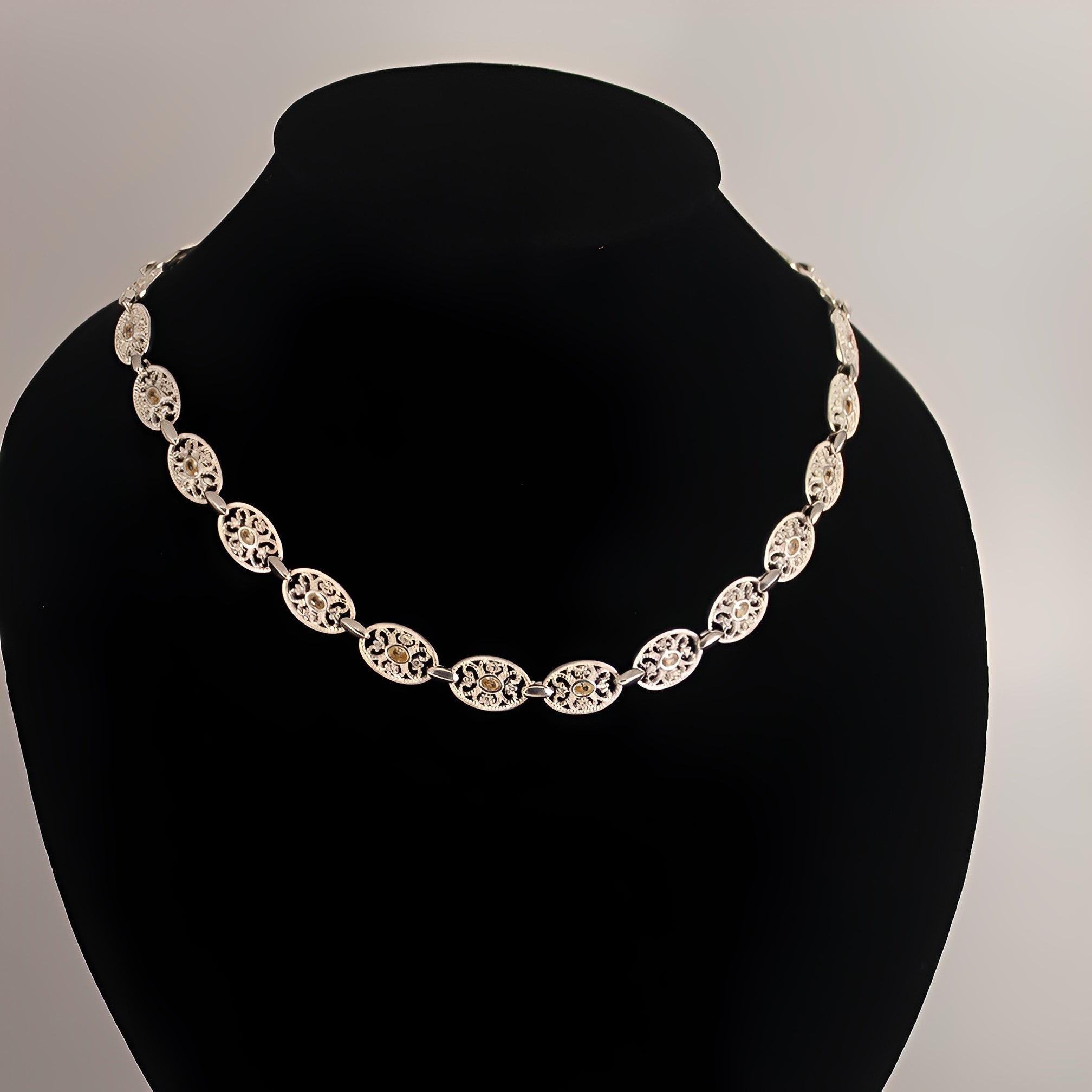 Weaving Light Necklace – A Classic Filigree Masterpiece of Timeless Elegance