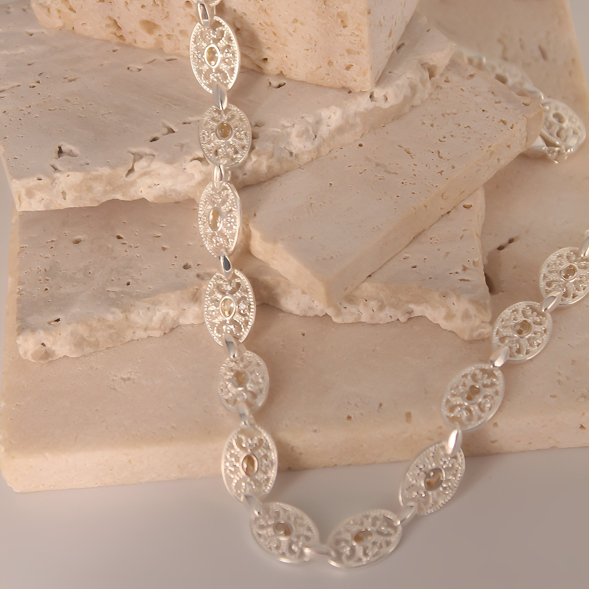 Weaving Light Necklace – A Classic Filigree Masterpiece of Timeless Elegance