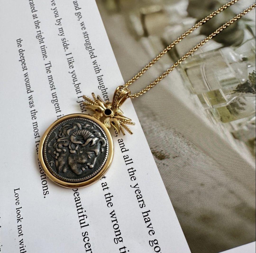Medusa’s Gaze Necklace – A Symbol of Strength, Protection, and Transformation